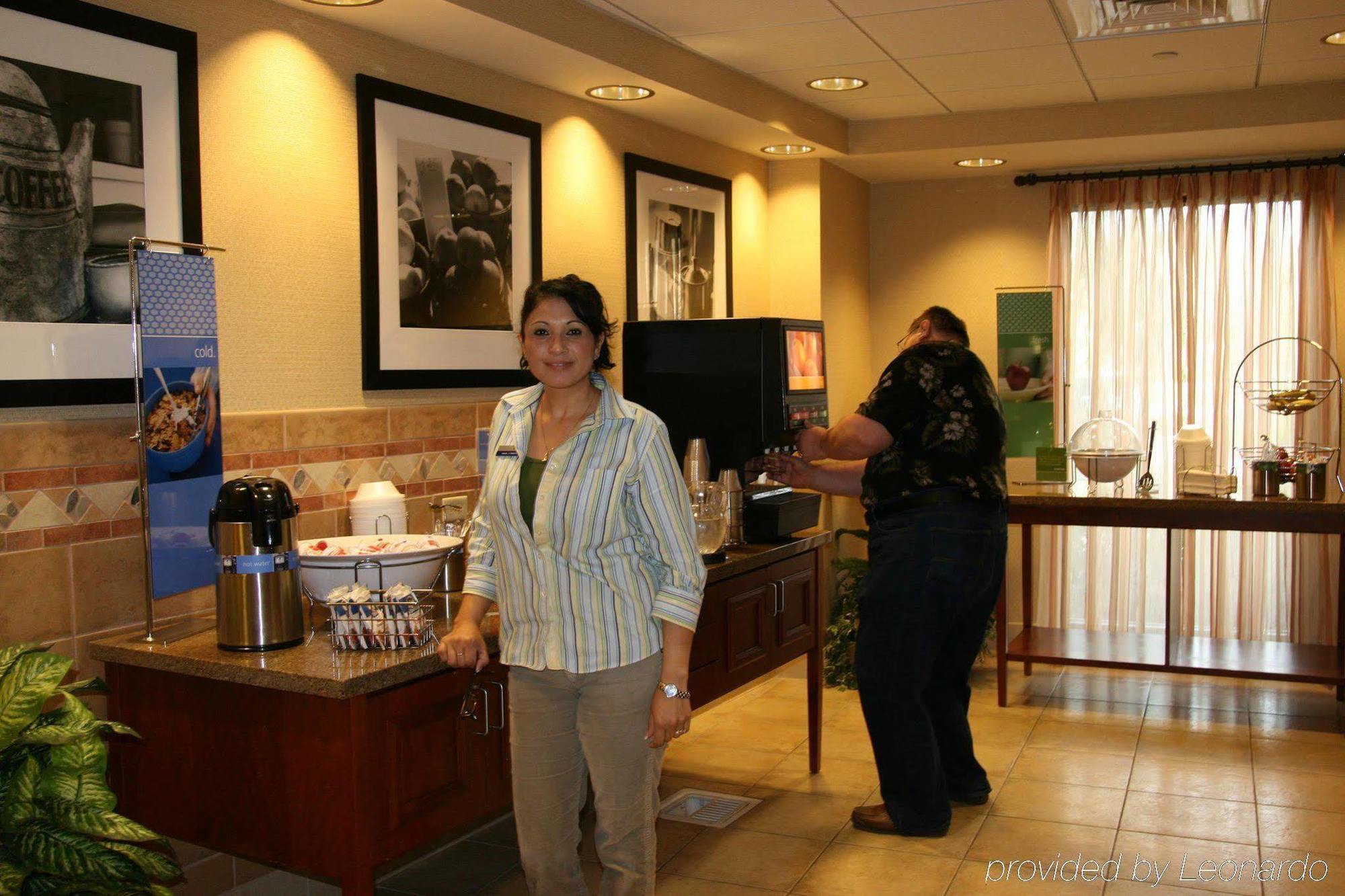 Hampton Inn & Suites Highland Сан Бернардино Ресторант снимка
