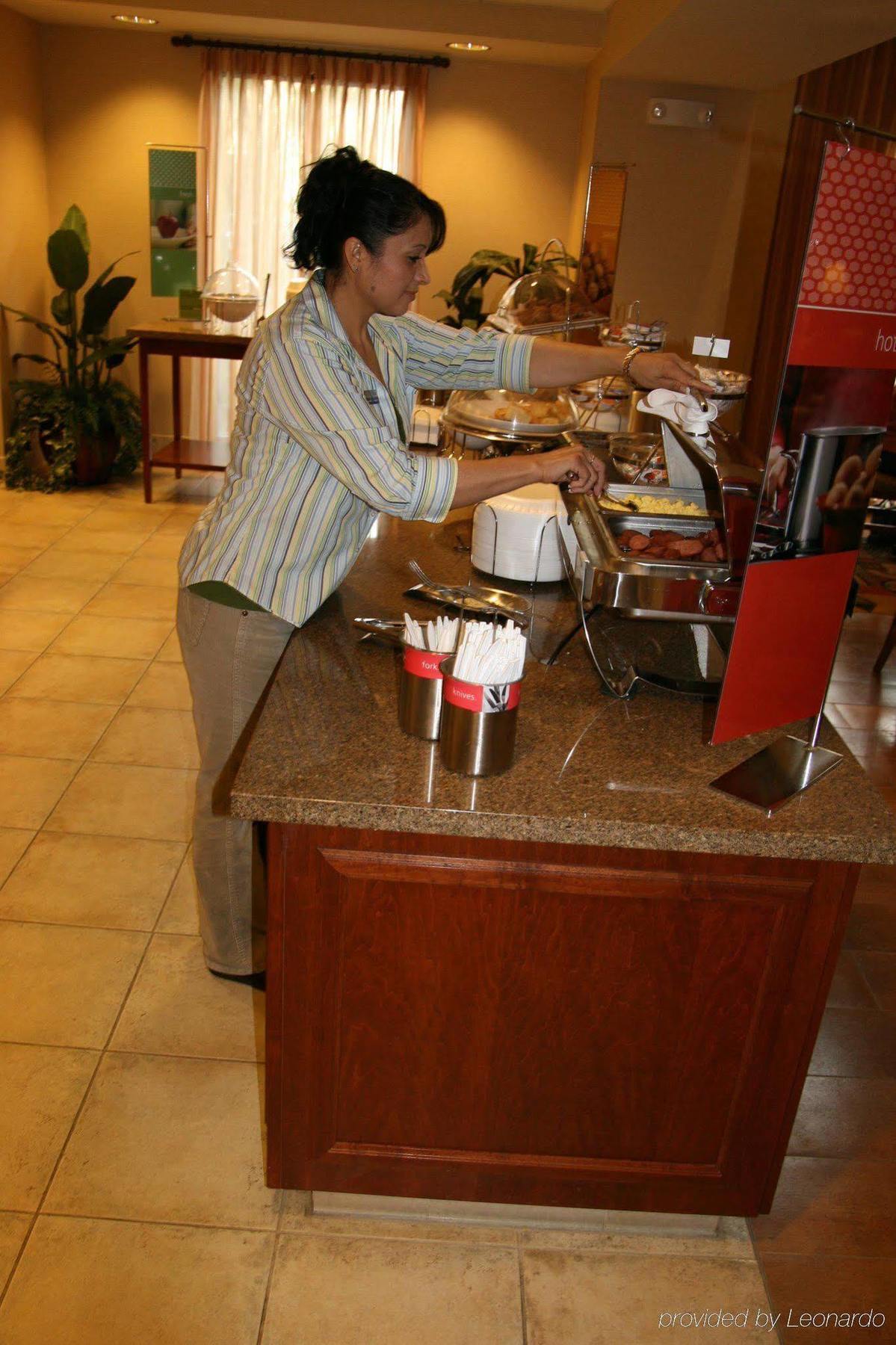 Hampton Inn & Suites Highland Сан Бернардино Ресторант снимка